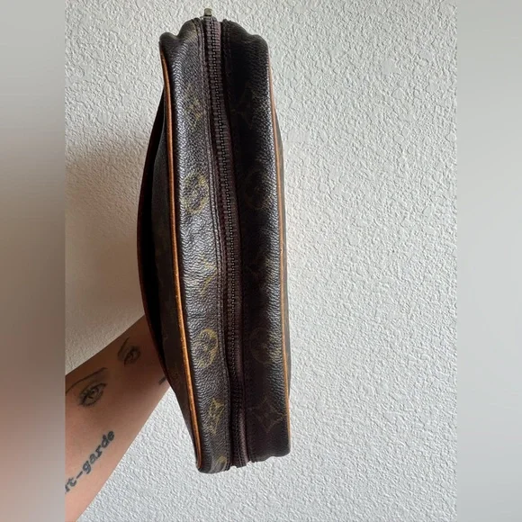 LOUIS VUITTON CLUTCH POUCH - Picture 4 of 6